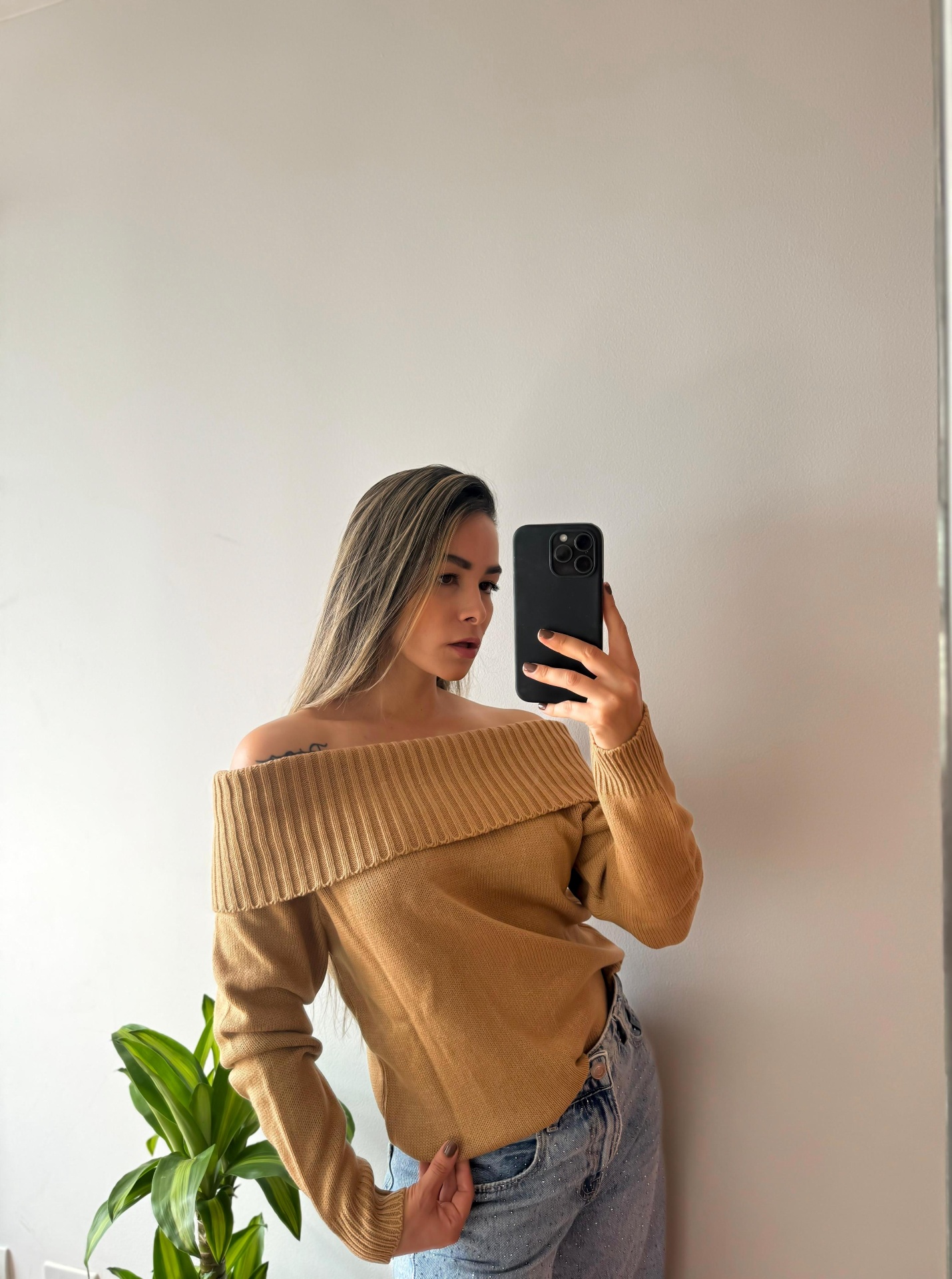 Suéter Hombro Caído Camel